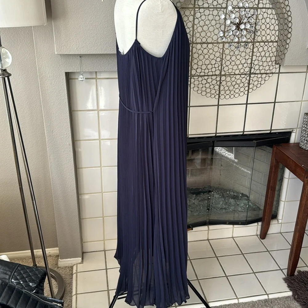 H & M navy blue accordian maxi dress sleeveless size medium - Picture 3 of 12